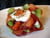 Feuillet� de coppa au ch�vre sur lit de tomates