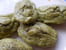 Madeleines au pesto et aux noisettes