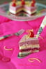 Entremets girly framboise, citron et croquant coco