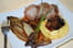 Filet de marcassin, endives brais�es et champignons
