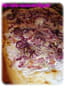 Pizza aux deux oignons, lardons et pavot