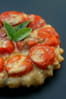 Mini-tatin aux tomates-cerises et au roquefort