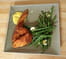 Croustillant de poulet au curry et haricots verts aux amandes