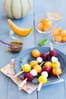 Brochettes de melon, mozzarella, betterave et mangue au sirop balsamique