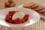 Nage de fraises � la citronnelle et glace yaourt