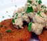 Tomates vertes frites avec des crevettes grises