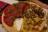 Assortiment d aubergines, bresaola, brie et pommes de terre saut�es