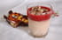 Panna cotta aux barres Lion et coulis de framboises