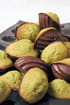 Mini madeleines au matcha et au chocolat noir