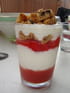 Tiramisu aux fraises et aux biscuits en verrines