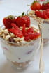 Verrine au fromage blanc, c�r�ales et fraises