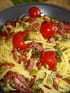 Spaghettis au bacon grill�, graines de courge et tomates