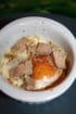 Oeufs cocotte aux �clats de foie gras et tonka