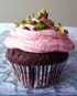 Cupcakes au chocolat, framboises et pistaches