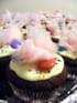 Cupcakes au chocolat, Smarties et barbe � papa