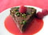 Moelleux choco-pistache et son coulis de framboises