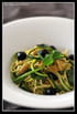 Duo de spaghetti aux olives et pignons