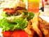 Hamburgers au boeuf et frites maison 