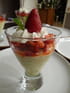 Mousse � la rhubarbe couronn�e de fraises