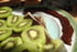 Croustillant au kiwi, sauce au chocolat