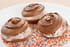 Whoopie pies au chocolat et glace vanille macadamia, sauce parfum chocolat
