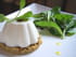 Panna cotta de brebis sur sa cro�te aux olives vertes