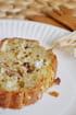 Cake au fromage de ch�vre, noix et oignon caram�lis�