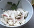  Champignons ros�s des pr�s � la mandoline, cr�me aigre et herbes fra�ches