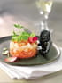 Tartare de saint-pierre au pomelo et � la verveine, tuile noire au s�same