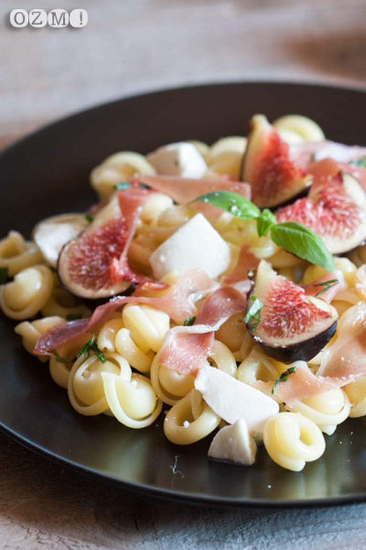 Recette de Pâtes aux figues, jambon cru et mozzarella la recette facile