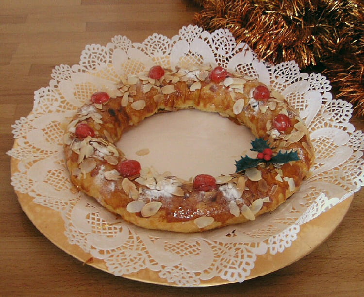 Gâteau de Noël aux amandes, abricot et cerises confites