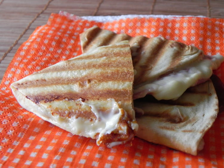 Recette de Quesadillas à la Vache qui rit et au jambon la recette facile