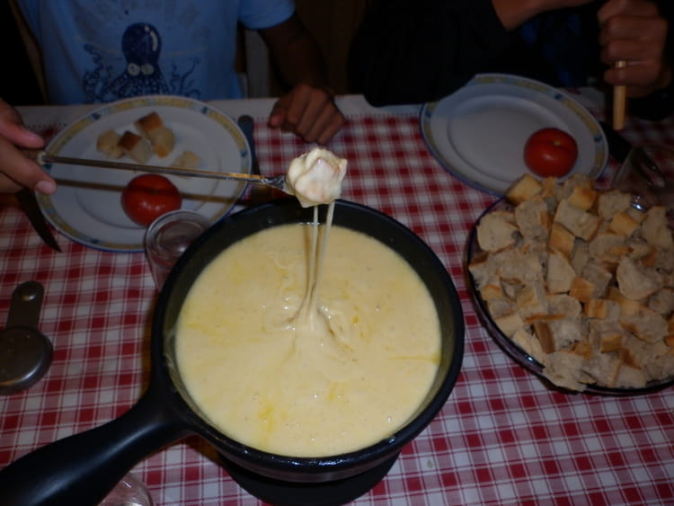 Recette de Fondue savoyarde (sans vin blanc et non sans alcool!)) la recette facile