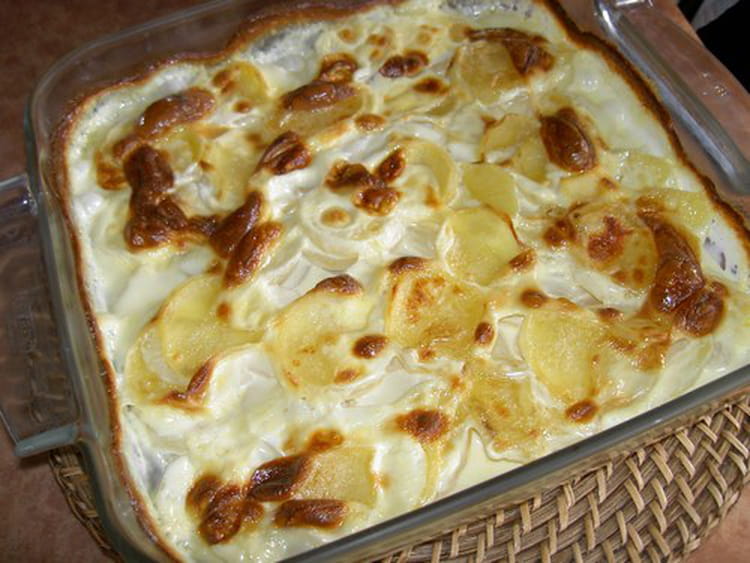 Recette de Gratin de pommes de terre à la crème fraîche : la recette facile